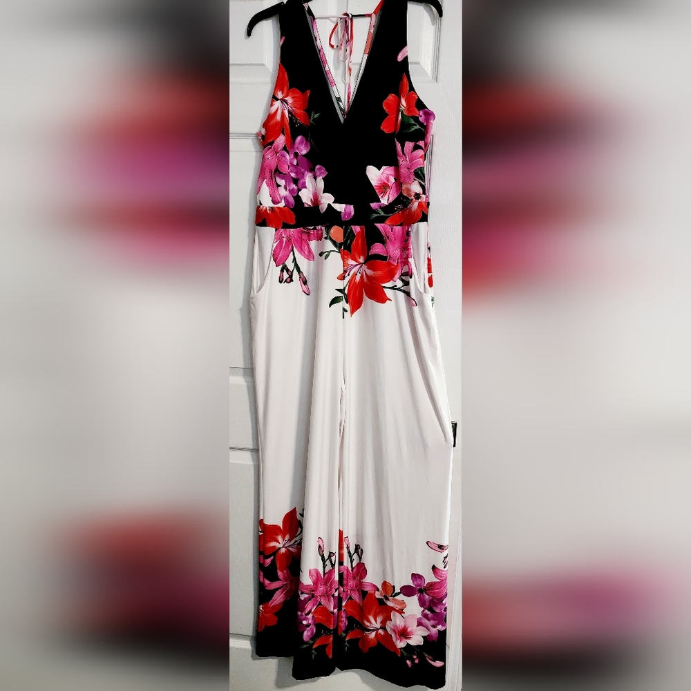 Summer is upon us 🌞 floral jumpsuit